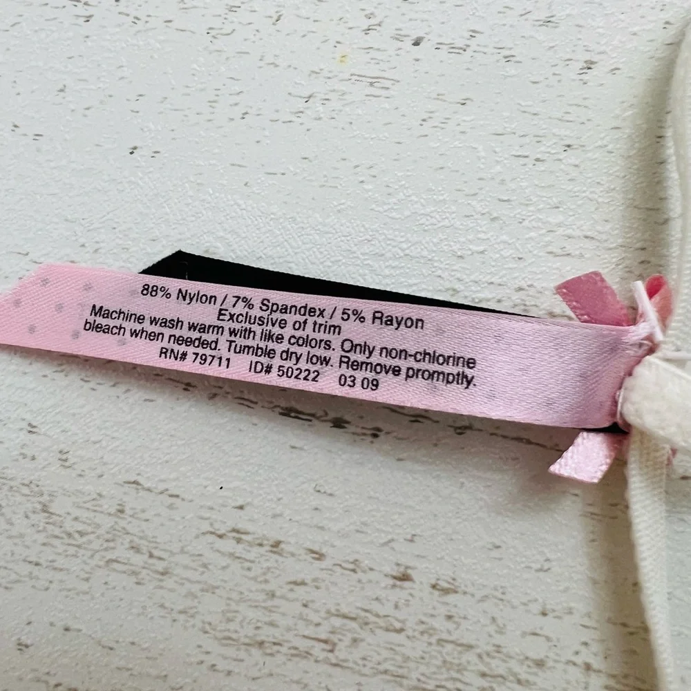 2009 Vintage Victoria’s Secret Sexy Little Things V-String  Medium Rare